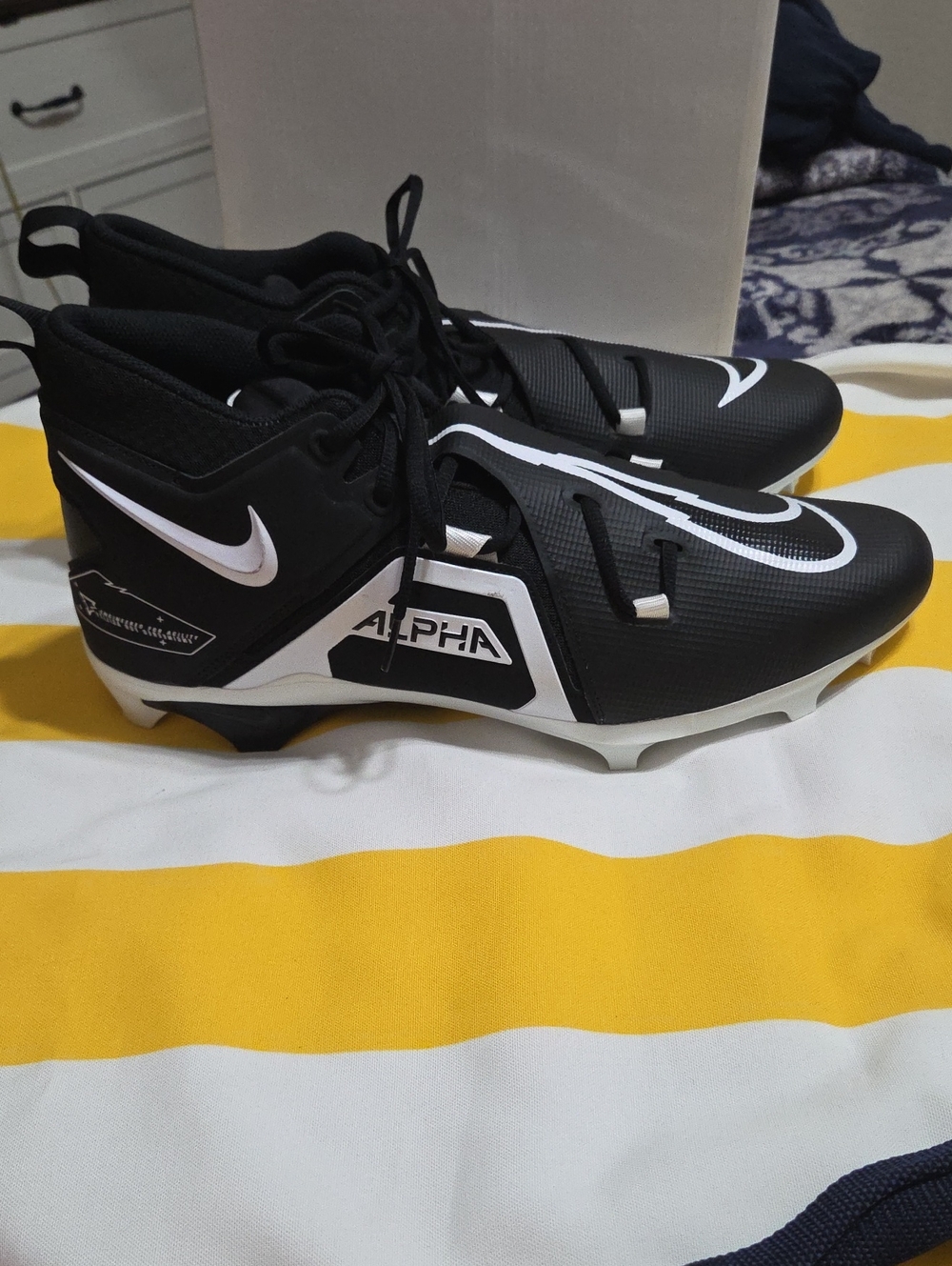 Nike Alpha Menace Pro 3 Mid Football Cleats Men’s Size 16 Black White CT6649-001